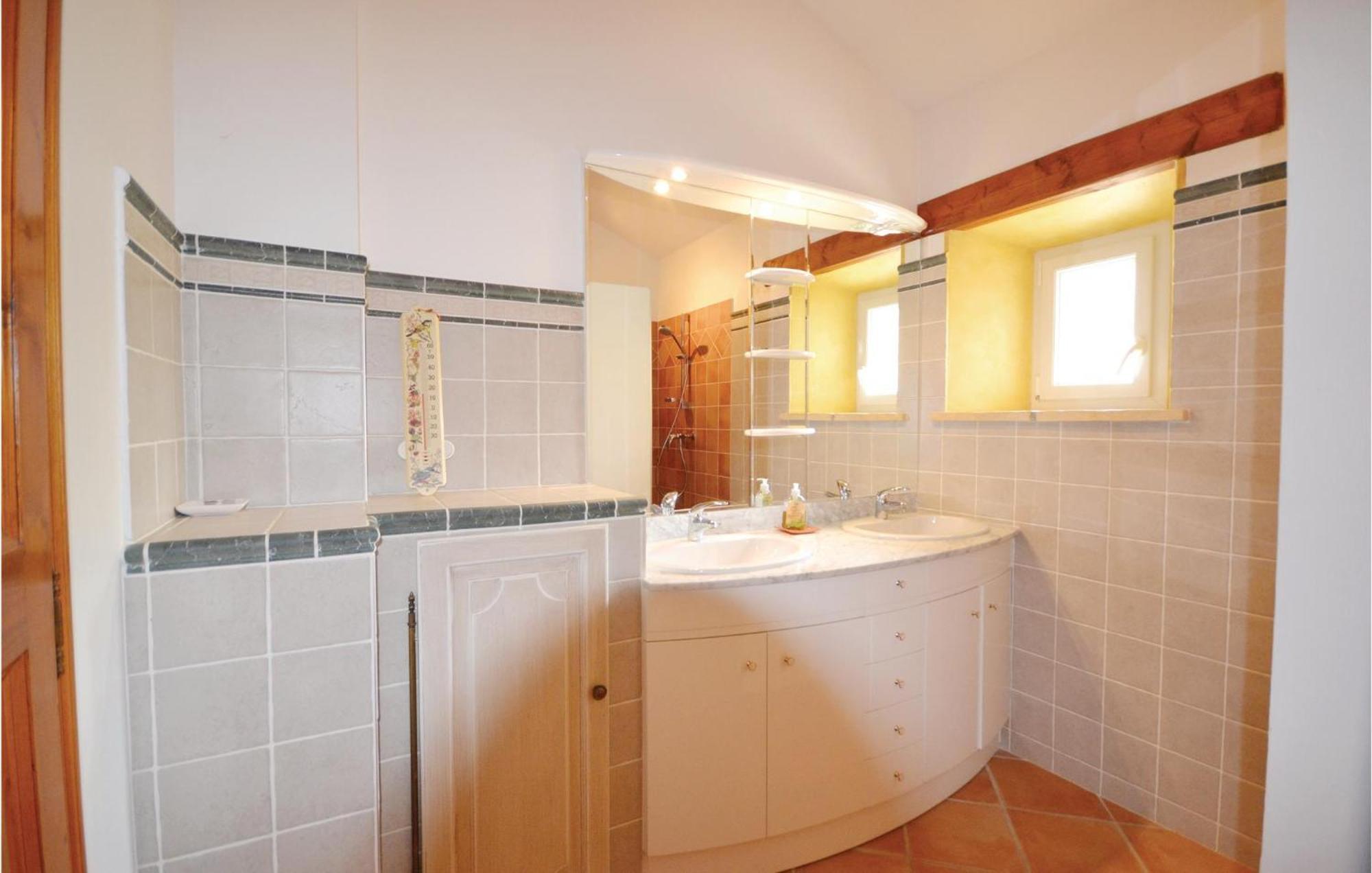 Awesome Home In Bollene With Wifi Bagian luar foto