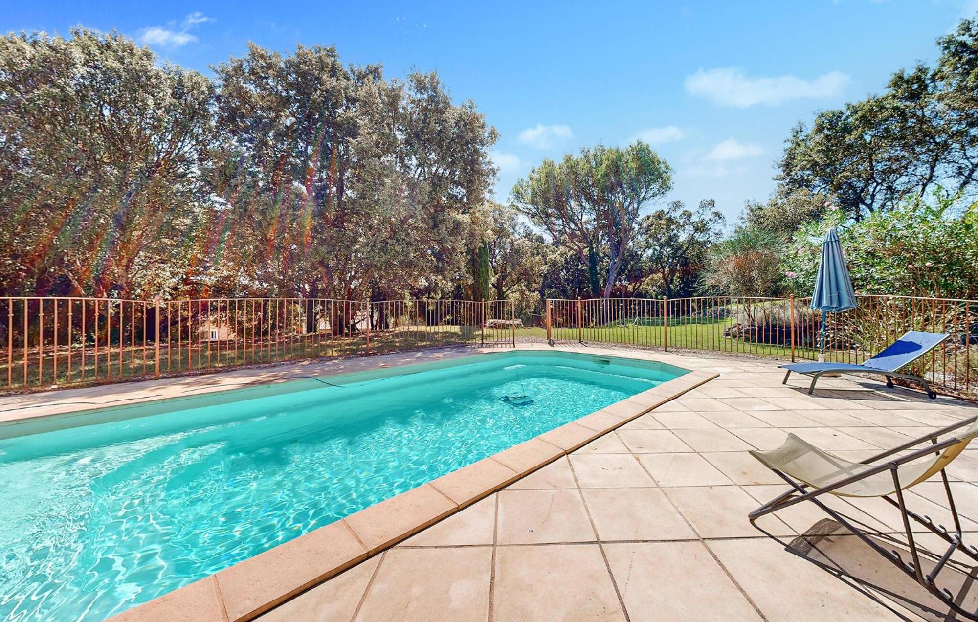 Awesome Home In Bollene With Wifi Bagian luar foto